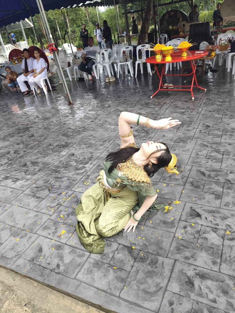 ลิลลี่ เหงียน รำฟาด หมอเขมร
