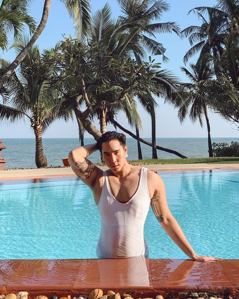 เขื่อน เคโอติก แต่งหญิง