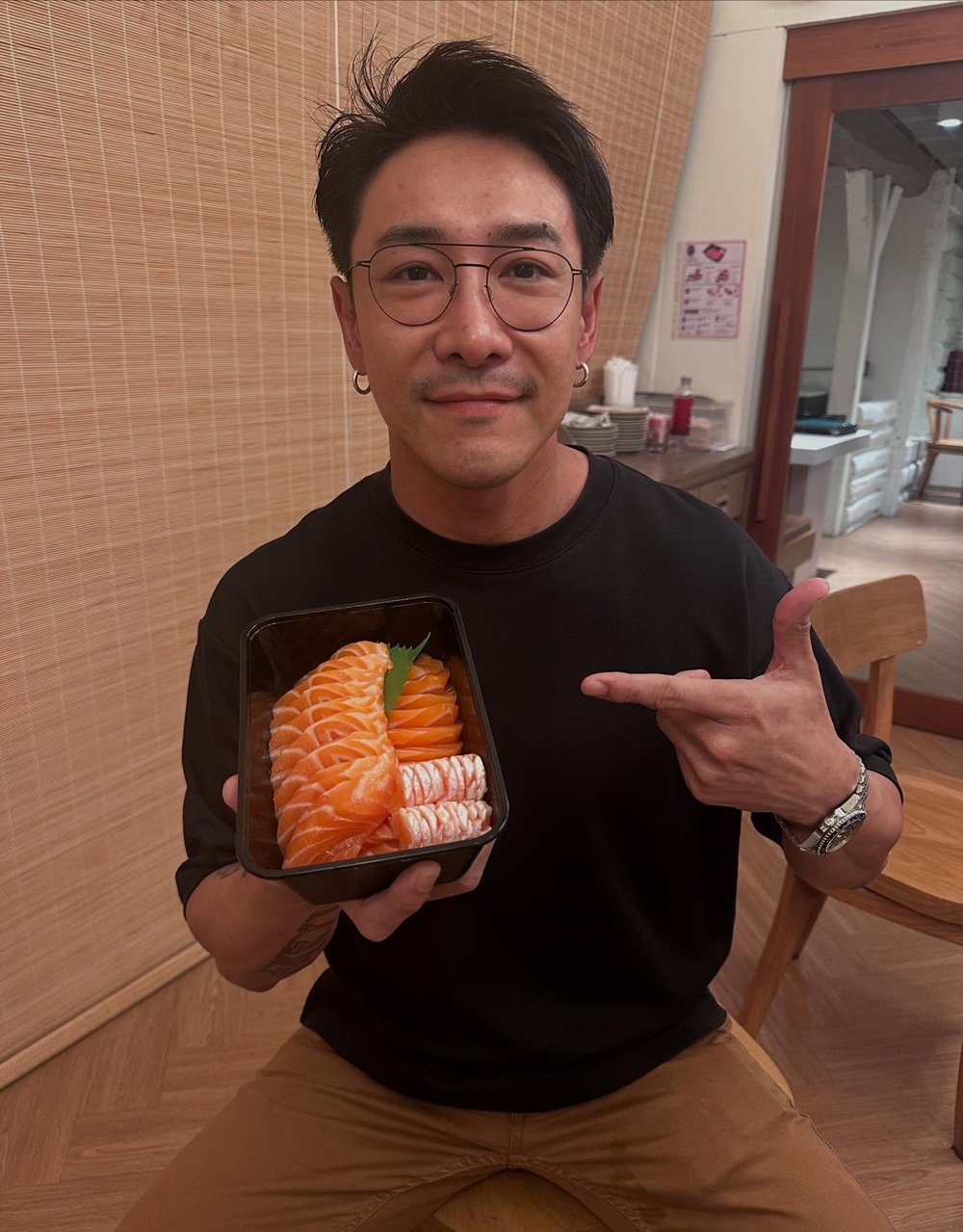 บอย ภิษณุ เปิดร้านขายแซลมอนใหม่เอง ขายวันแรก ไรเดอร์เข้ารัว ๆ 