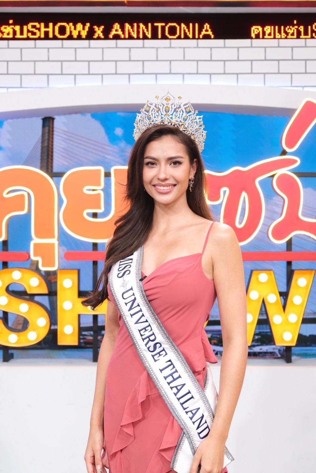  แอนโทเนีย โพซิ้ว 