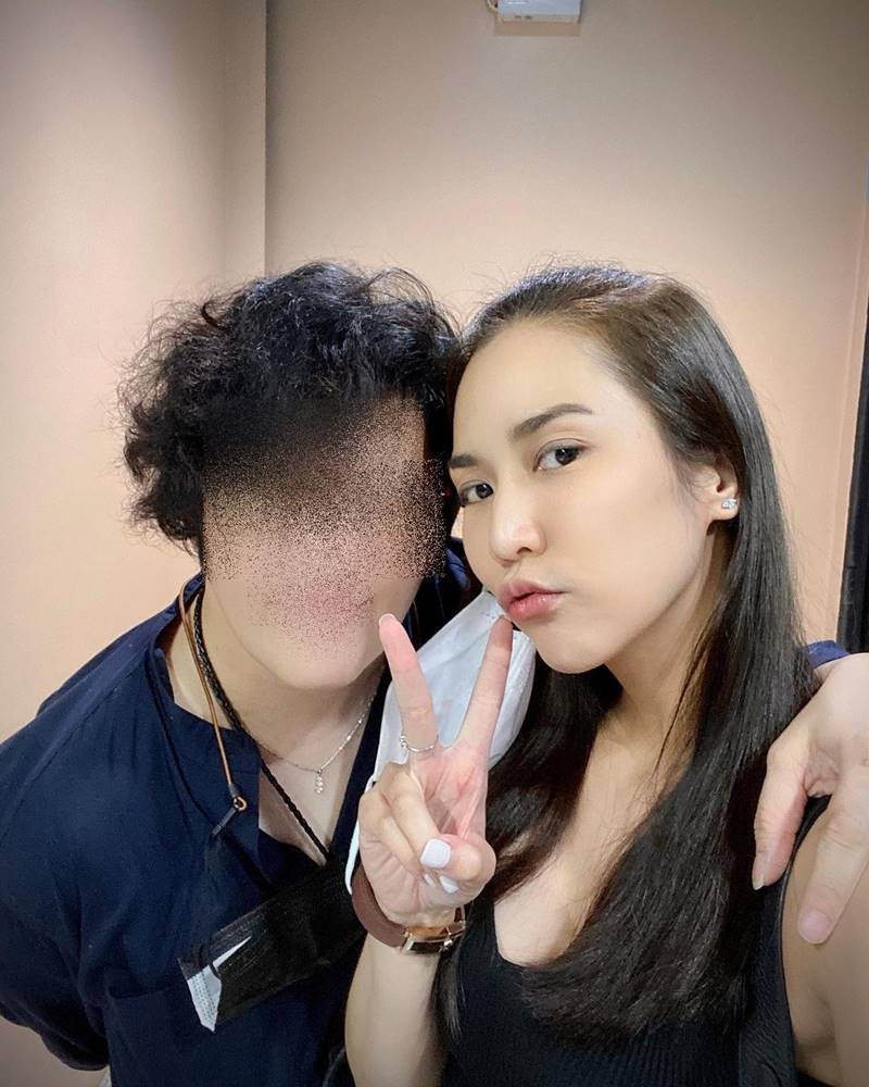 จั๊กจั่น อคัมย์สิริ, เค วัฒนา, อาบี ผู้จัดการจั๊กจั่น