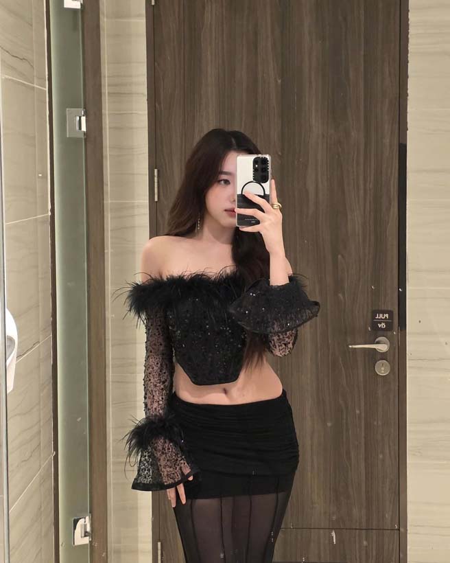 อ๊ะอาย 4EVE เกาะอกแบบสับ ๆ สวยฉ่ำเกินต้านอีกแล้ว