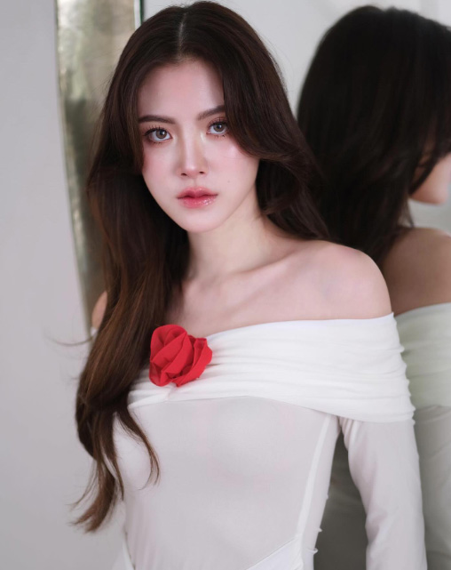 ใบเฟิร์น พิมพ์ชนก แฟชั่น