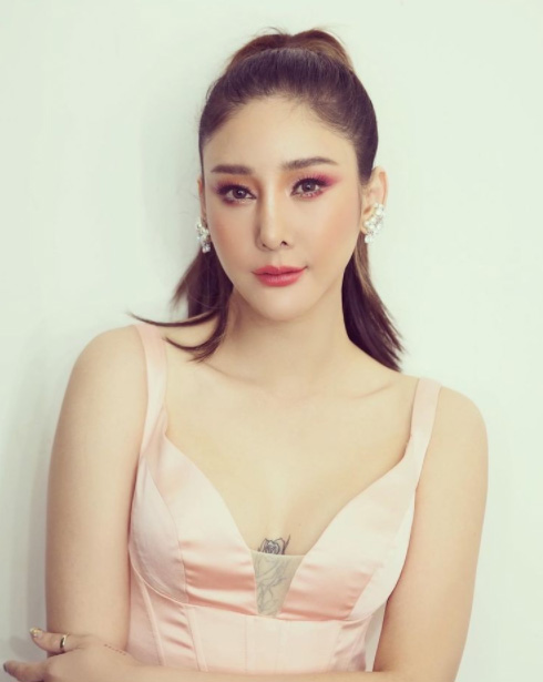 แตงโม นิดา