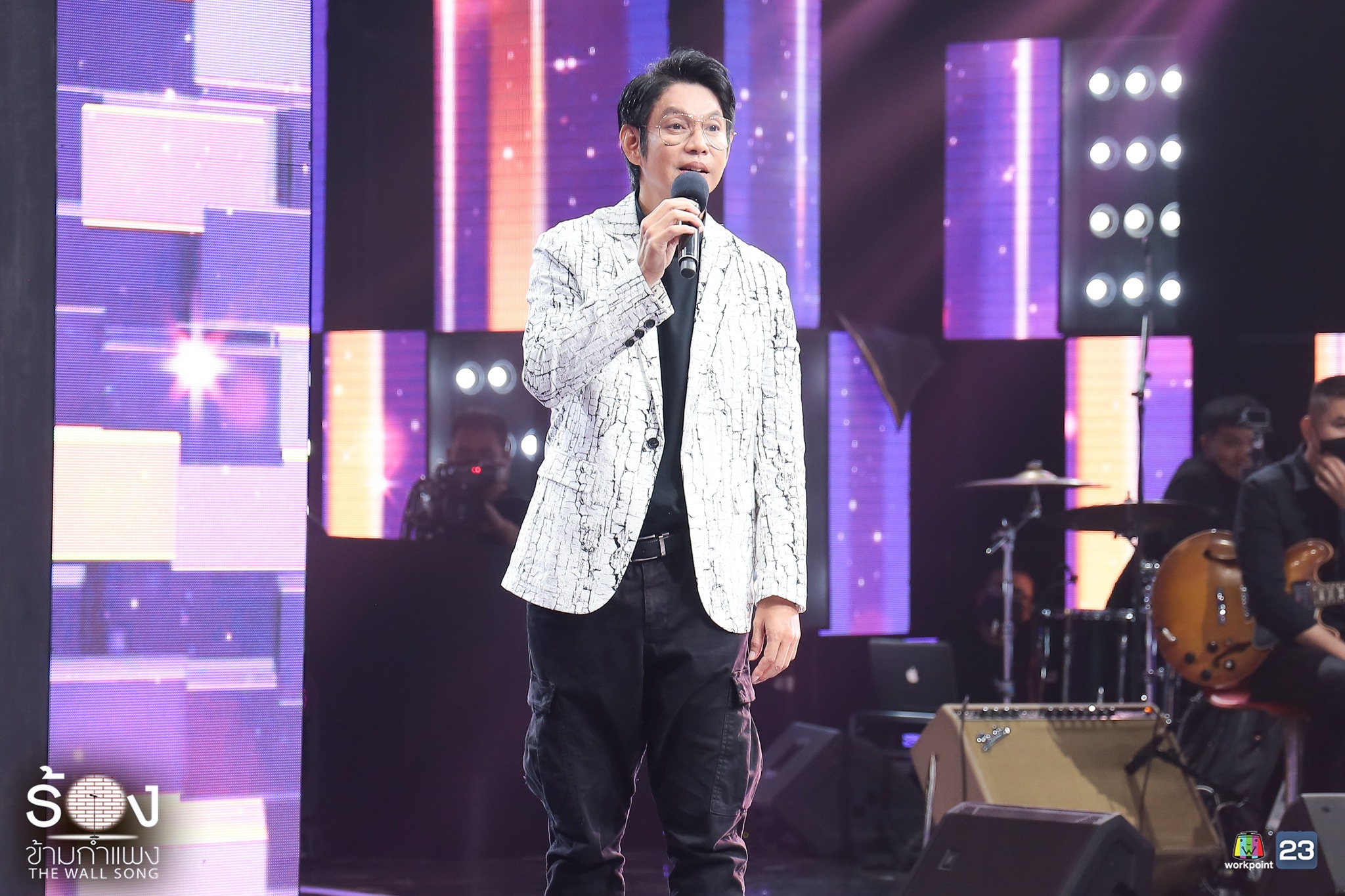 ร้องข้ามกำแพง 