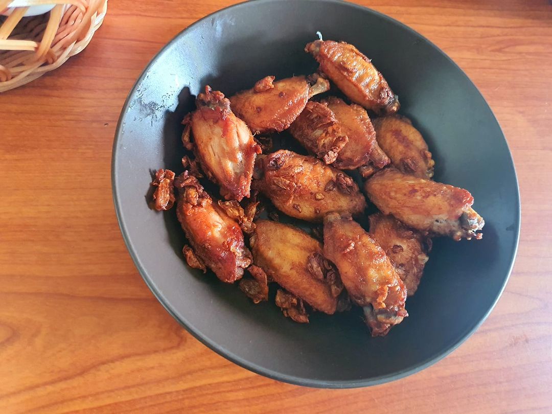 ปีกไก่ทอดกระเทียมพริกไทย