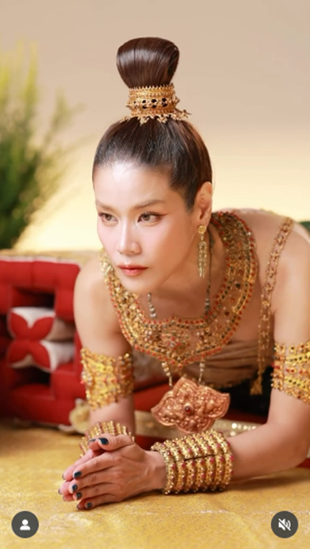 กบ พิมลรัตน์ แต่งชุดไทย สุริโยไท