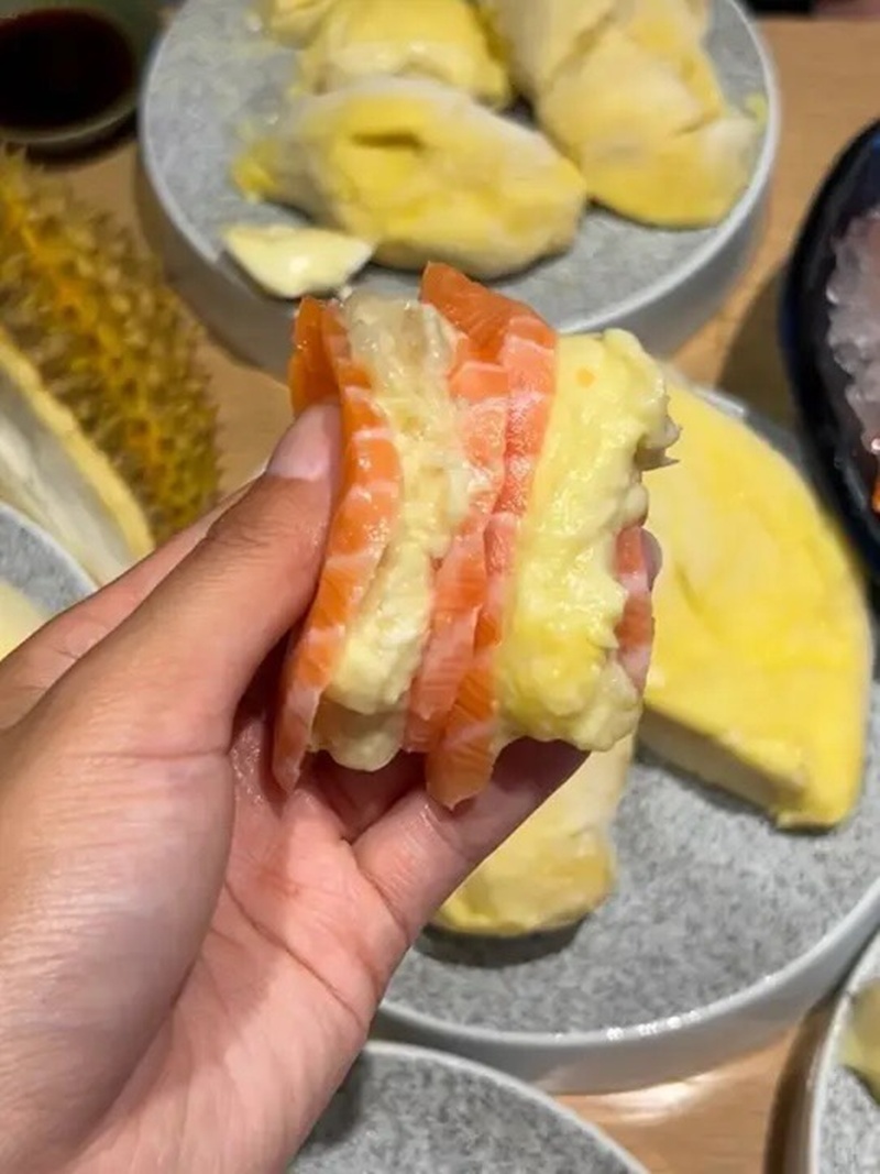 แซลมอนทุเรียน