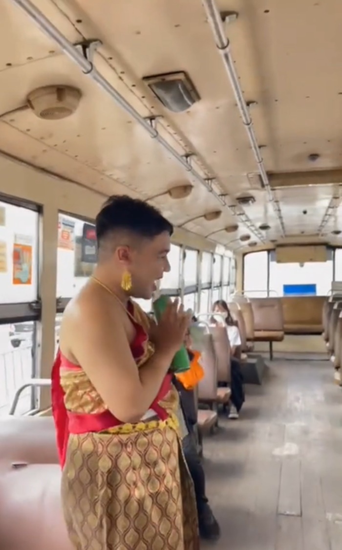 กระเป๋ารถเมล์