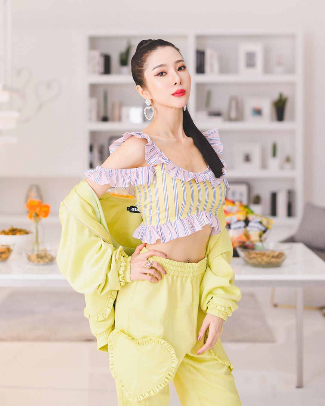 เนย วรัฐฐา