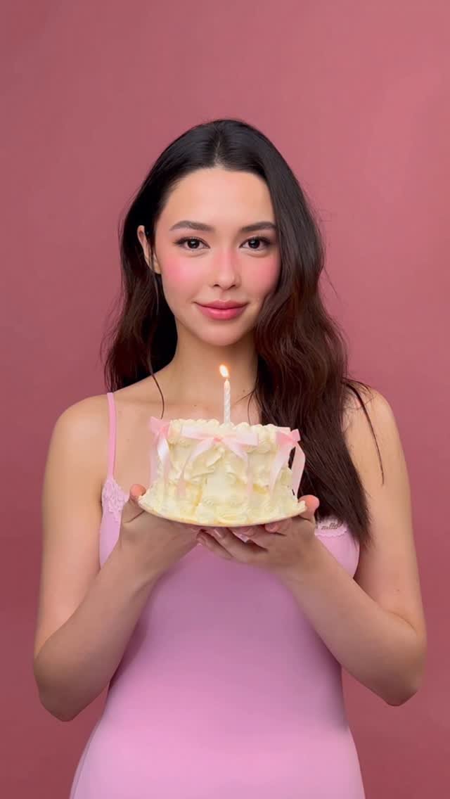 แพทริเซีย กู๊ด ฉลองวันเกิดอายุ 28 ปี เสิร์ฟลุคหวานสวมชุดบอดี้สูทสีชมพู