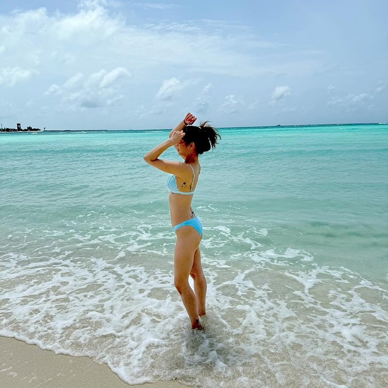 แป้ง อรจิรา แซ่บไม่แผ่วในชุดบิกินี่สีฟ้าอ่อน