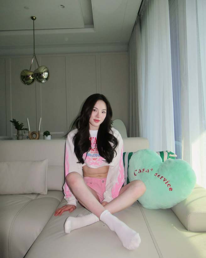 ปันปัน สุทัตตา นุ่งสั้นเสื้อเอวลอย อวดกล้ามท้องเบา ๆ อื้อหือ... ขาวจั๊วะ