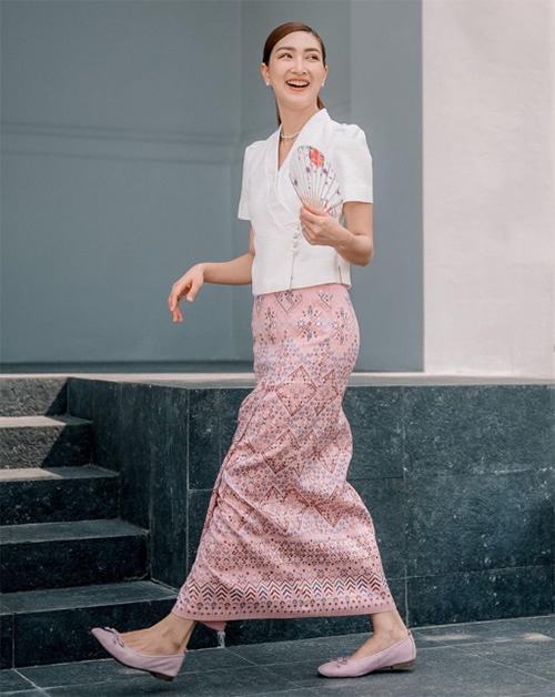 แพนเค้ก เขมนิจ ใส่ผ้าถุงไปวัด