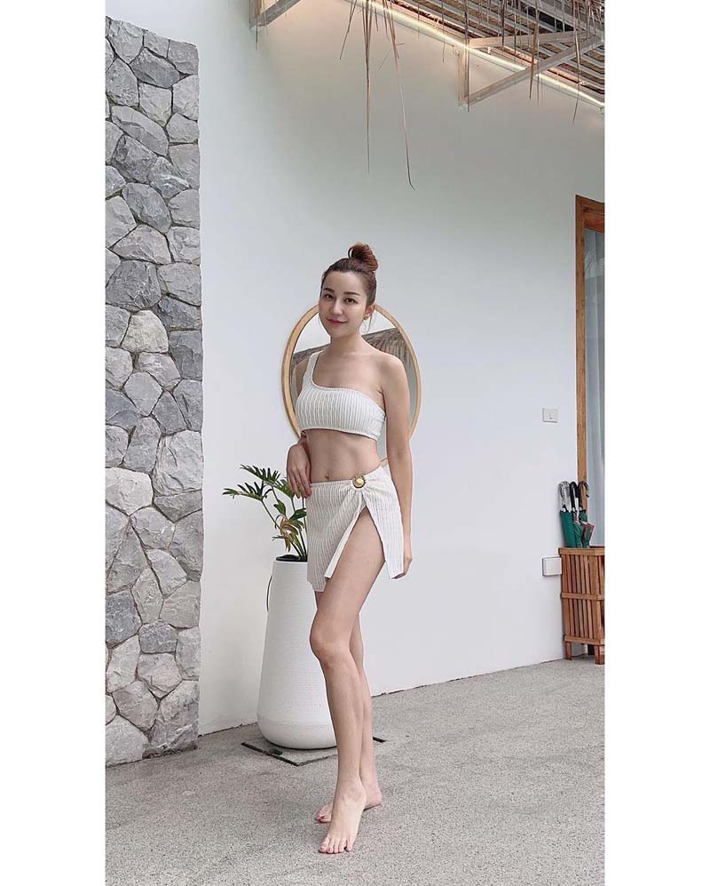 เอ็ม บุษราคัม ชุดว่ายน้ำ