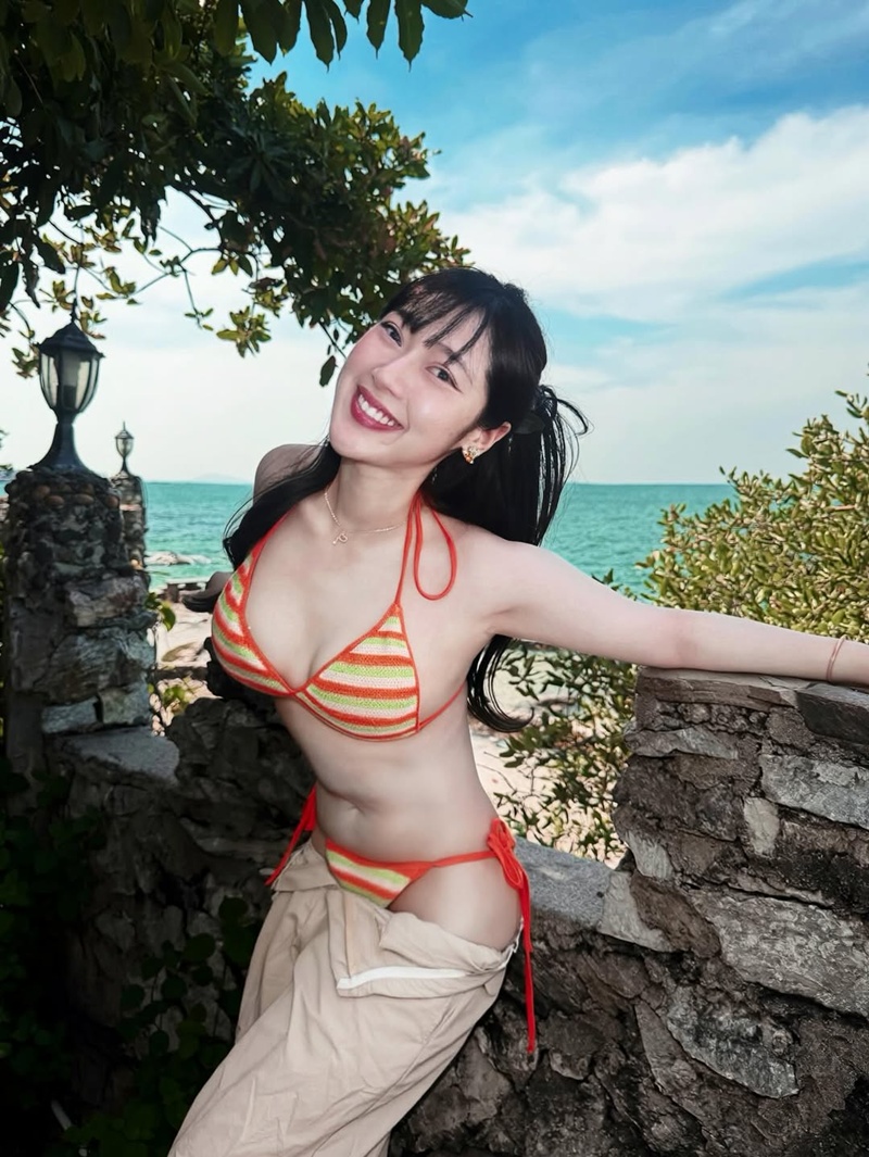 พลอย พลอยสุรีย์