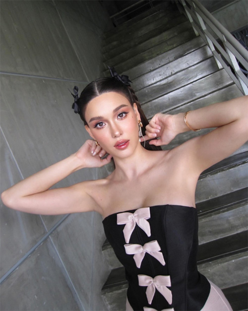 แจ็คกี้ ชาเคอลีน ชุดเวียดนาม