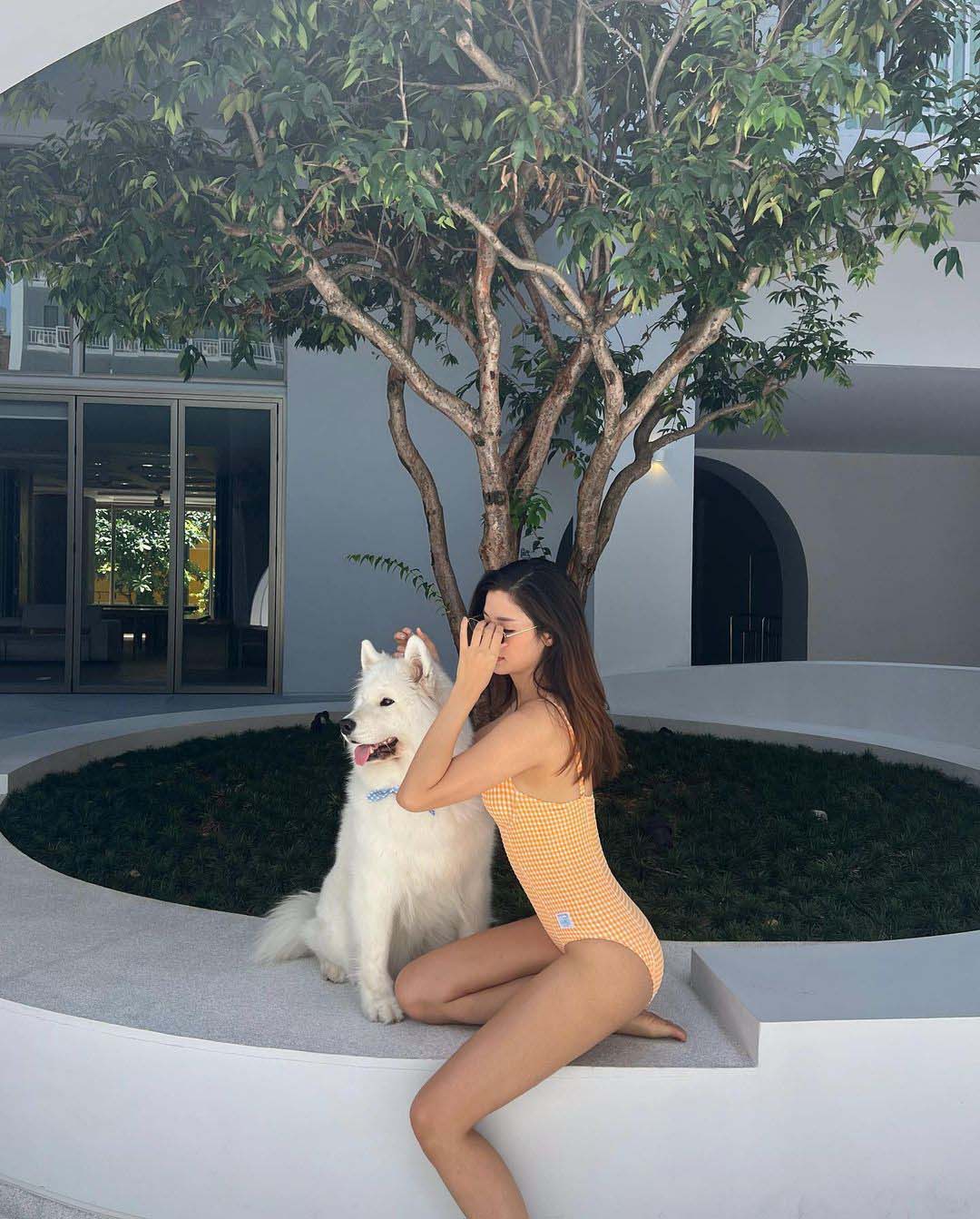 มารี เบรินเนอร์ ชุดว่ายน้ำ 