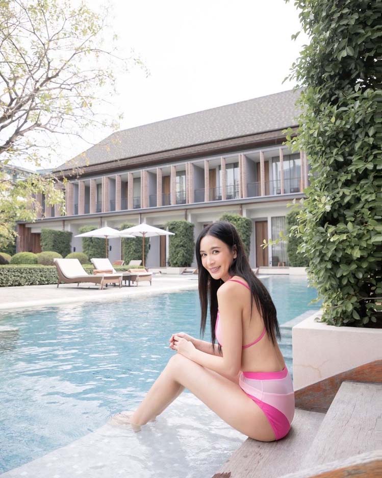 เบนซ์ ปุณยาพร ชุดว่ายน้ำ