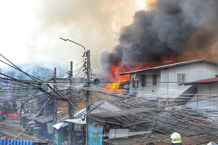 ประมวลภาพเหตุการณ์ ไฟไหม้ชุมชนบ่อนไก่