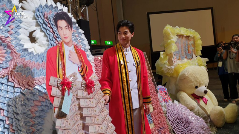 กลัฟ คณาวุฒิ รับปริญญา