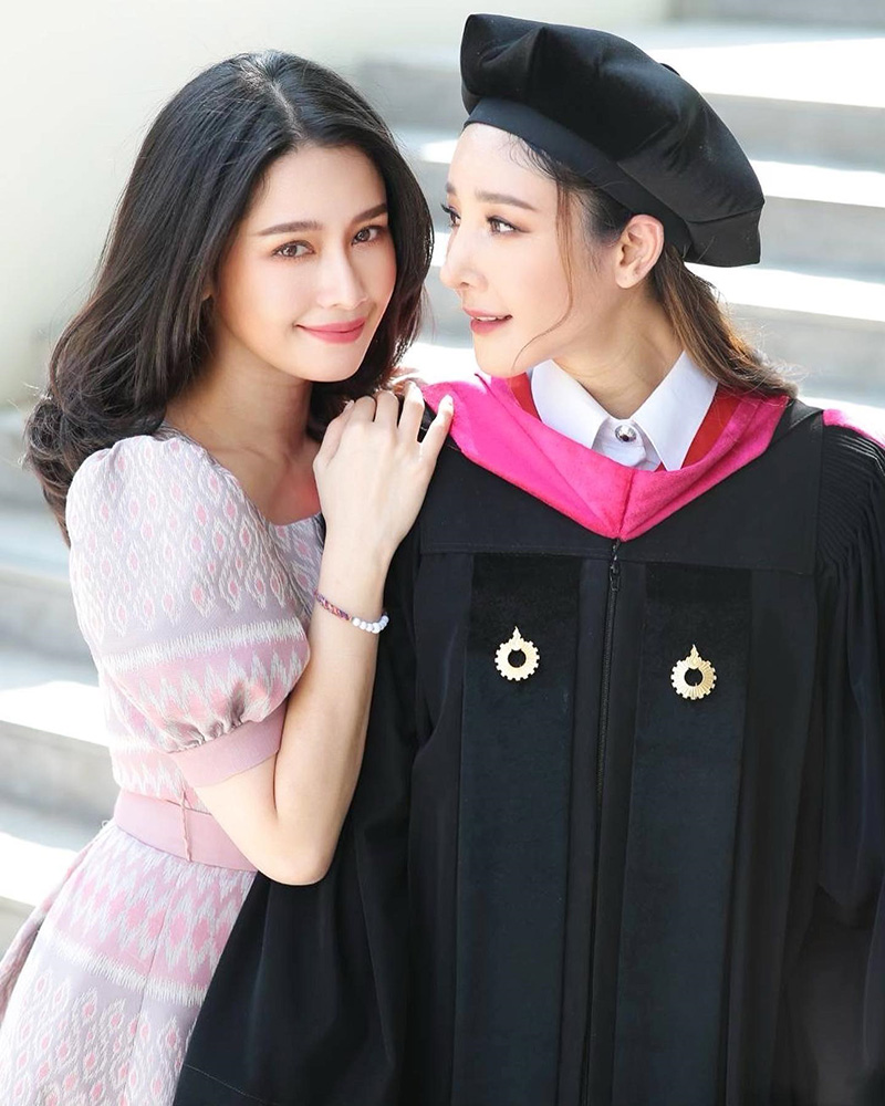 โม อมีนา