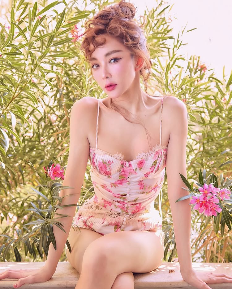 เป้ย ปานวาด นุ่งสั้นโชว์หุ่นสวยสับ หวานละมุน แฝงความเซ็กซี่