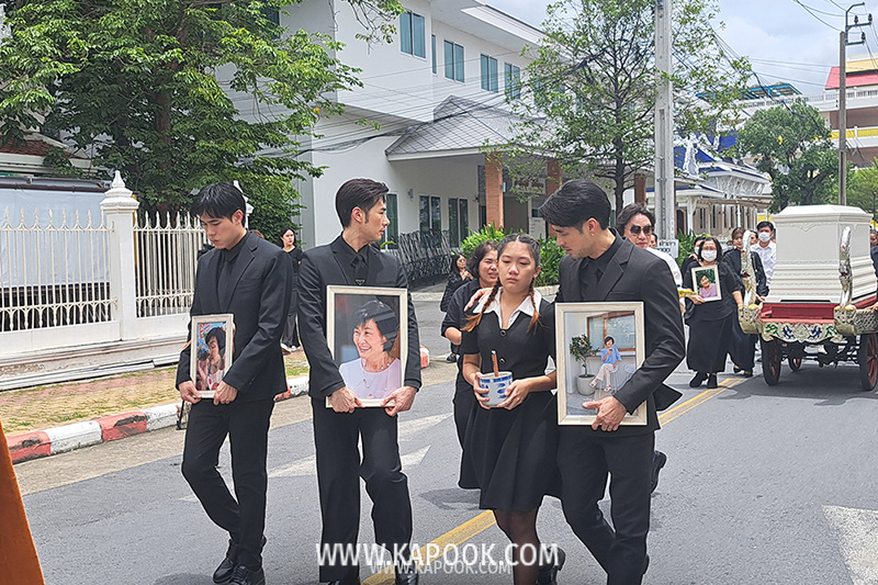 บีบหัวใจ น้องวันใหม่ ร่ำไห้กล่าวอาลัย คุณแม่งามทิพย์