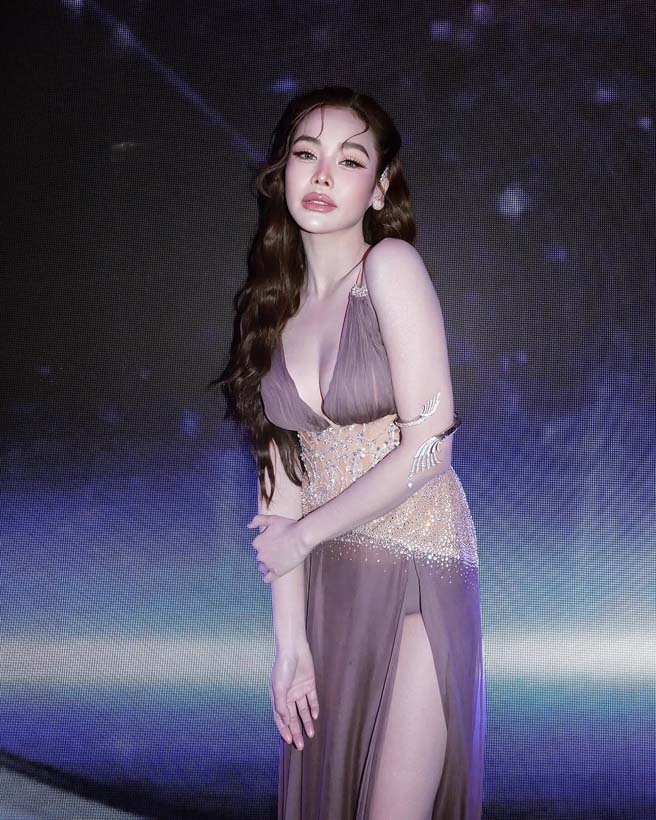 อิงฟ้า วราหะ นุ่งเดรสเว้าอกลึก เขย่าเวทีมิสแกรนด์ไทยแลนด์ 2025 สวยเซ็กซี่เกินต้าน