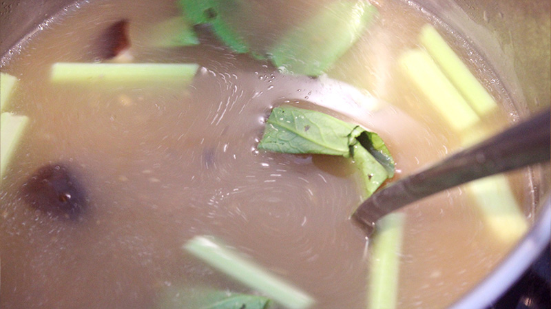 ราดหน้าซี่โครงหมูตุ๋น