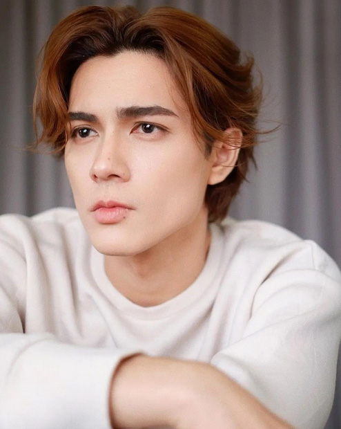 แน็ก ชาลี ทรงผม