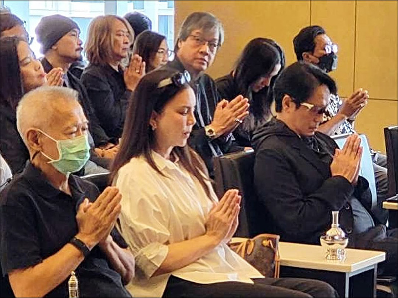 นักร้อง ร่วมทำบุญรำลึก เต๋อ เรวัต พุทธินันทน์