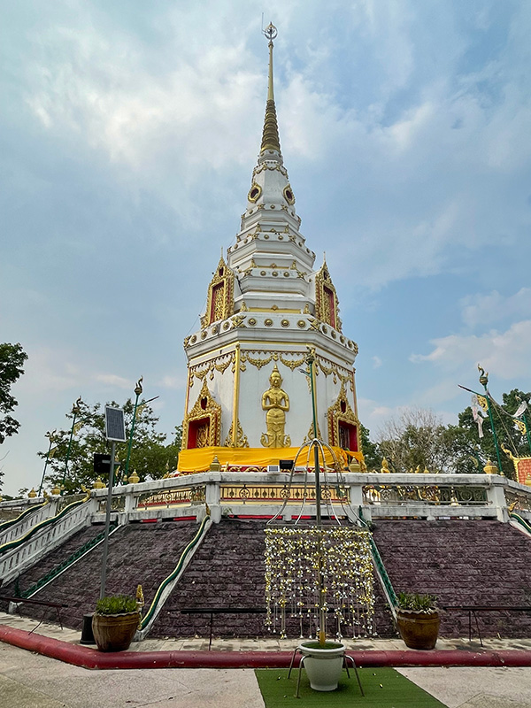 พระธาตุประจำวันเกิด