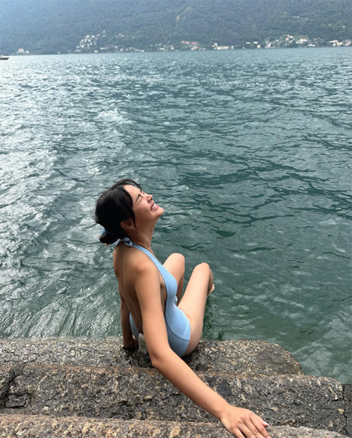 ญาญ่า อุรัสยา ชุดว่ายน้ำ