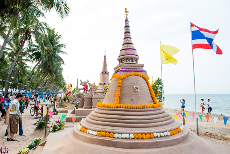 ที่เที่ยวเดือนเมษายน 2568 ชายหาดบางแสน ชลบุรี