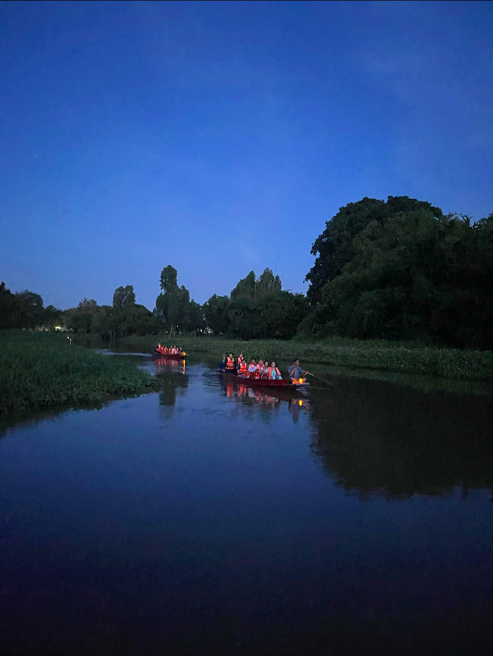 บรรยากาศล่องเรือชมหิ่งห้อย แม่น้ำท่าว้า