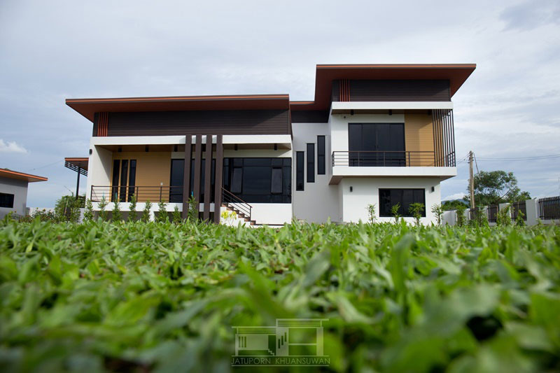 แบบบ้านทรงกล่องสองชั้นพร้อมที่จอดรถ