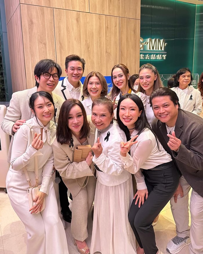   ดีเจเป้ ลงรูป ครบรอบ 42 ปี GMM Grammy 