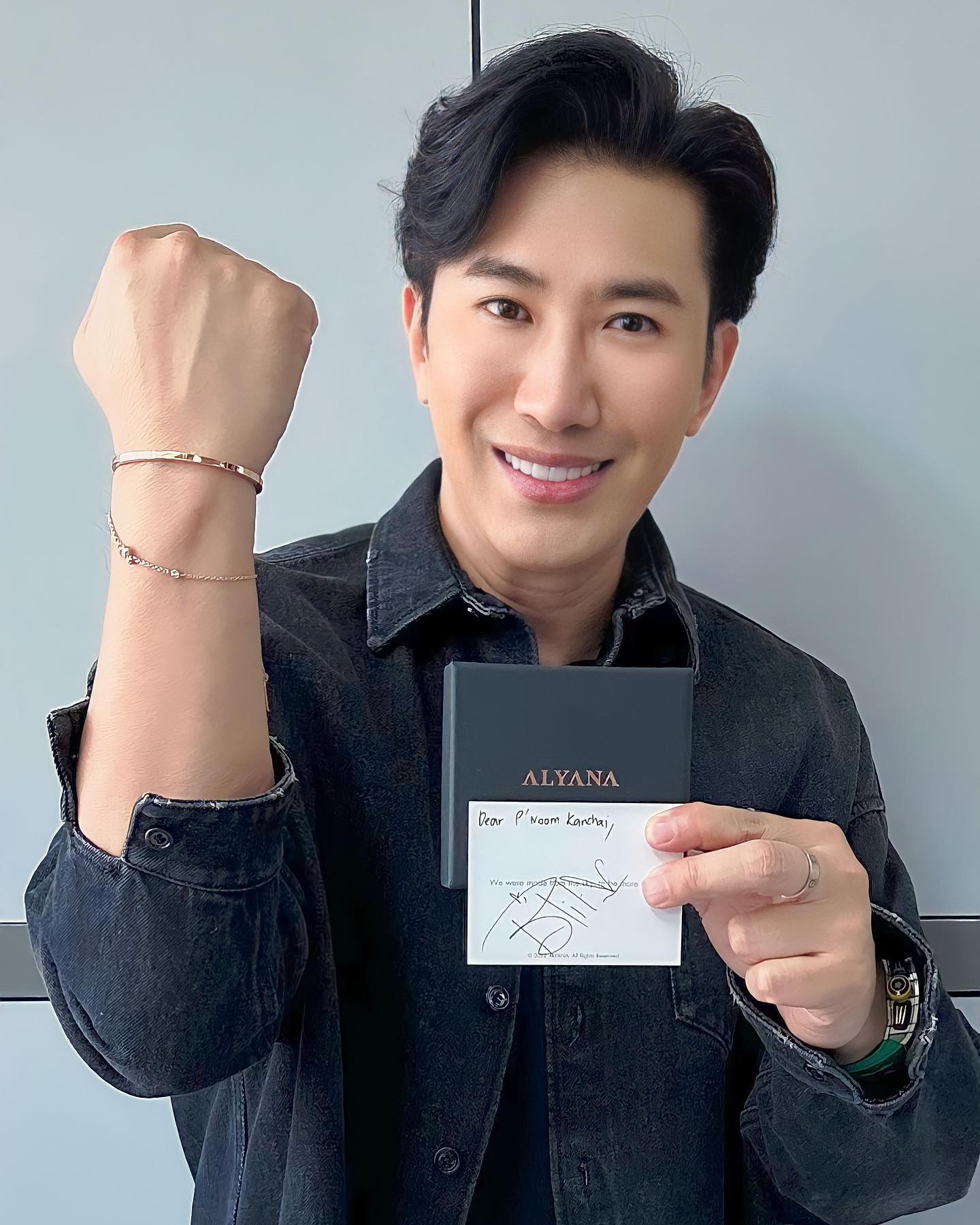 พชร์ อานนท์