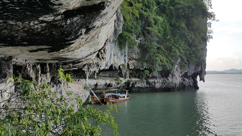 ผาเขาค้อม กระบี่