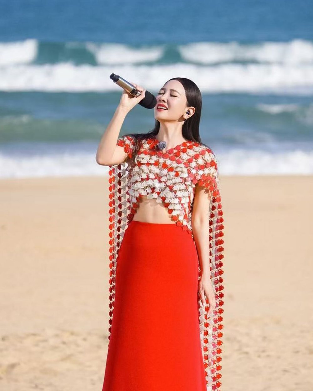 นุ่น วรนุช โชว์ร้องเพลงที่จีน สวยฉ่ำชวนตะลึง แต่ล่าสุดมีดราม่า