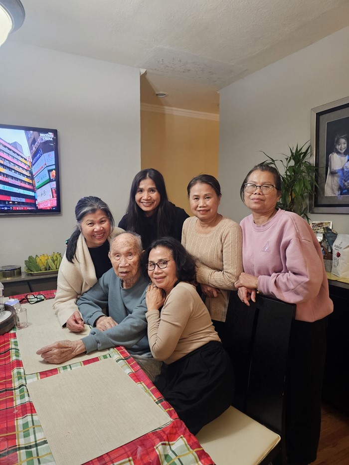 ยายหนิง แม่ชมพู่ 