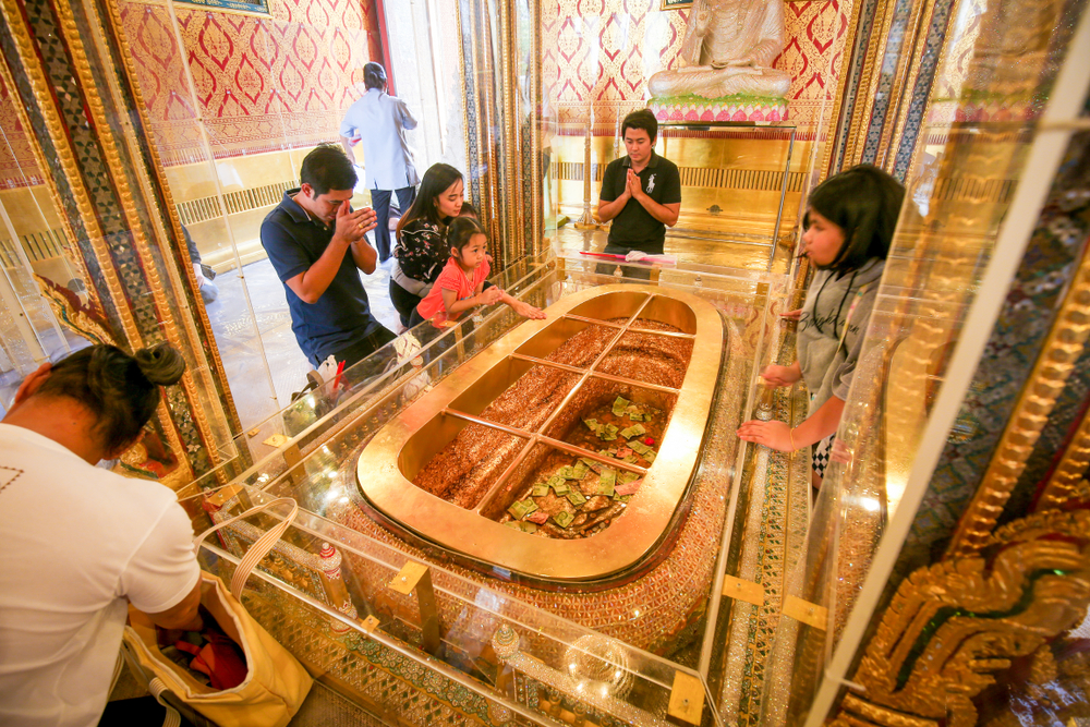 วัดที่มีรอยพระพุทธบาท