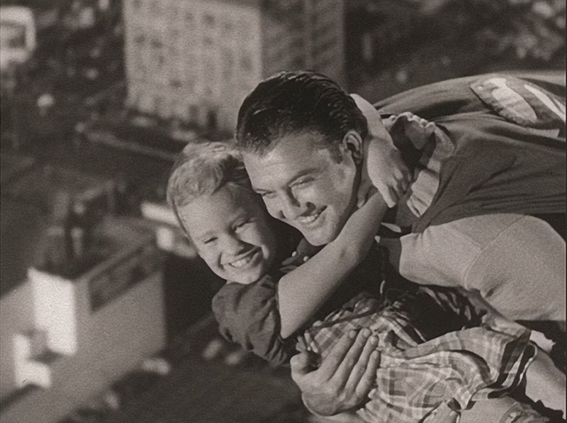 ภาพ George Reeves ในบท Superman ซีรีส์ Adventures Of Superman
