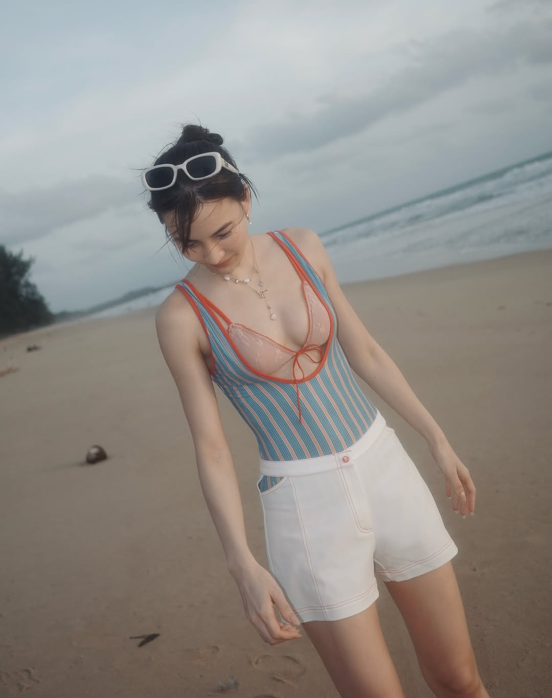 กรีน อัษฎาพร สวมชุดว่ายน้ำสุดแซ่บ