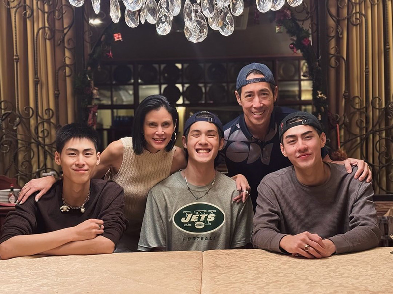 เจ ปิ่น ปาร์ตี้คริสต์มาสครอบครัว 