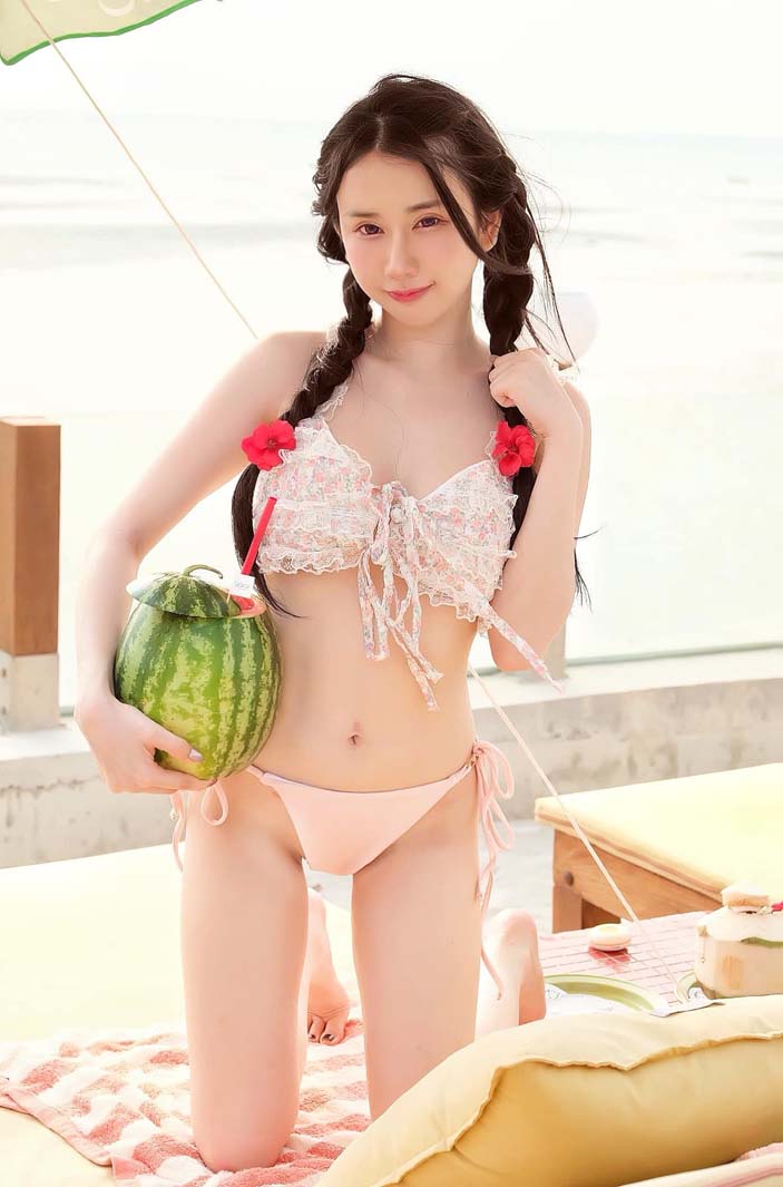 พลอยใส วราภรณ์
