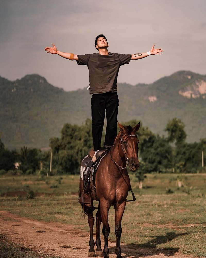 โตโน่ เปิดคอร์สสอนขี่ม้า 