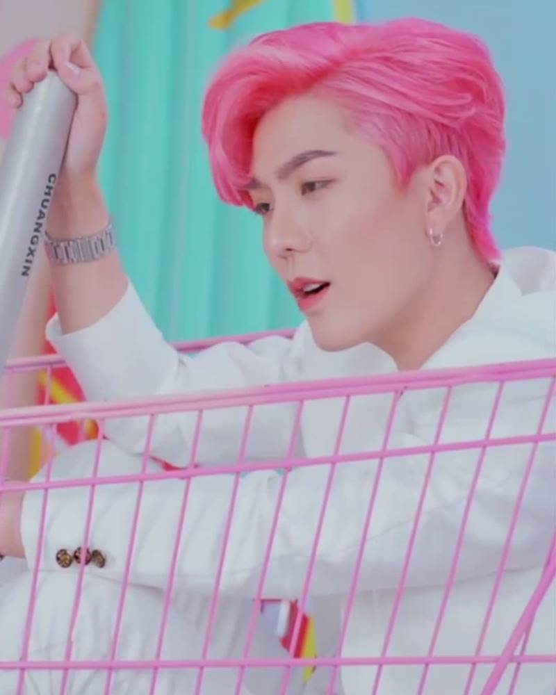 แบงค์ อภิวัตร