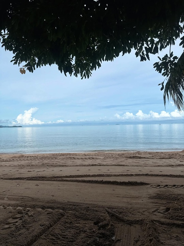 ญาญ่า อุรัสยา ควงแก๊งเพื่อนเที่ยวทะเล อวดชุดแซ่บโชว์หุ่นเซ็กซี่ 